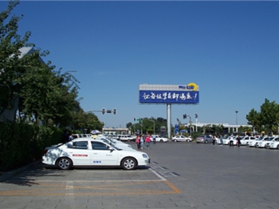 北京東方時尚校區(qū)場地一角