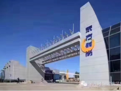 東方時尚駕校教你如何避免將油門當剎車?