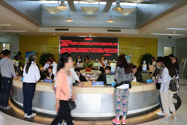 東方時尚駕校：需要踩離合嗎？