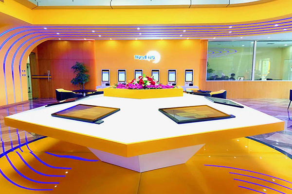 東方時(shí)尚駕校考時(shí)如何平穩(wěn)地靠邊停車