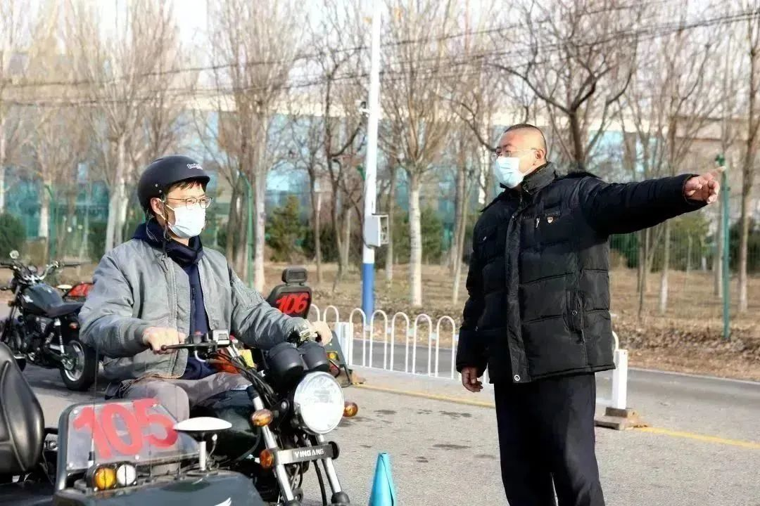 「東方時(shí)尚駕校」