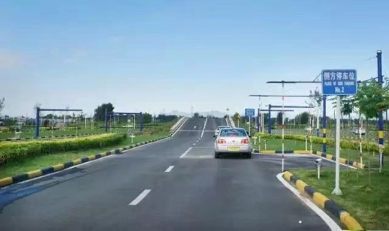 駕照考試靠邊停車科三怎么看點準確？