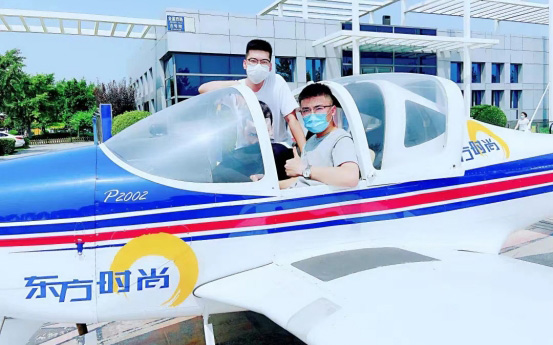 「東方時尚駕校」